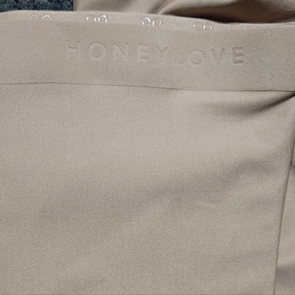 Honeylove No Show High-Waist Short - Picture 7 of 7